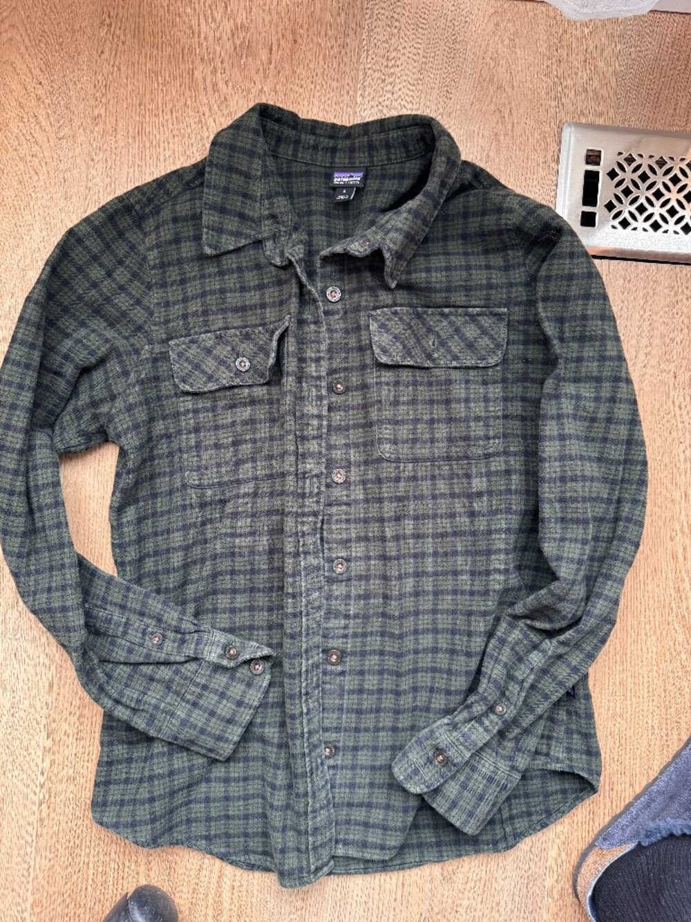 Patagonia W's Organic Cotton MW Fjord Flannel | Dark Green/Black Plaid | Size S